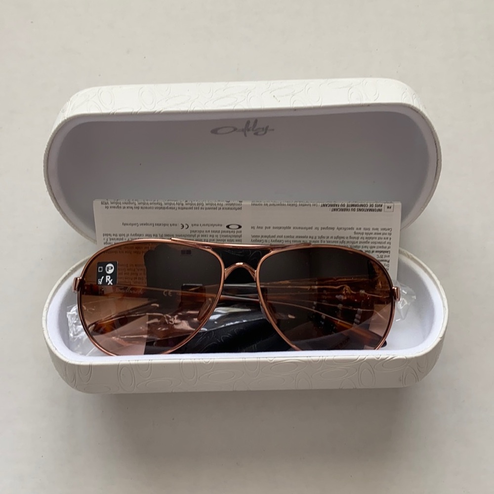 BRAND NEW Oakley Aviators